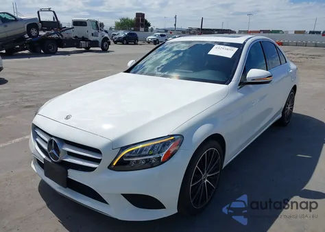 2019 Mercedes-Benz C 300 z USA, uszkodzony, nr VIN 55SWF8DB7KU293692
